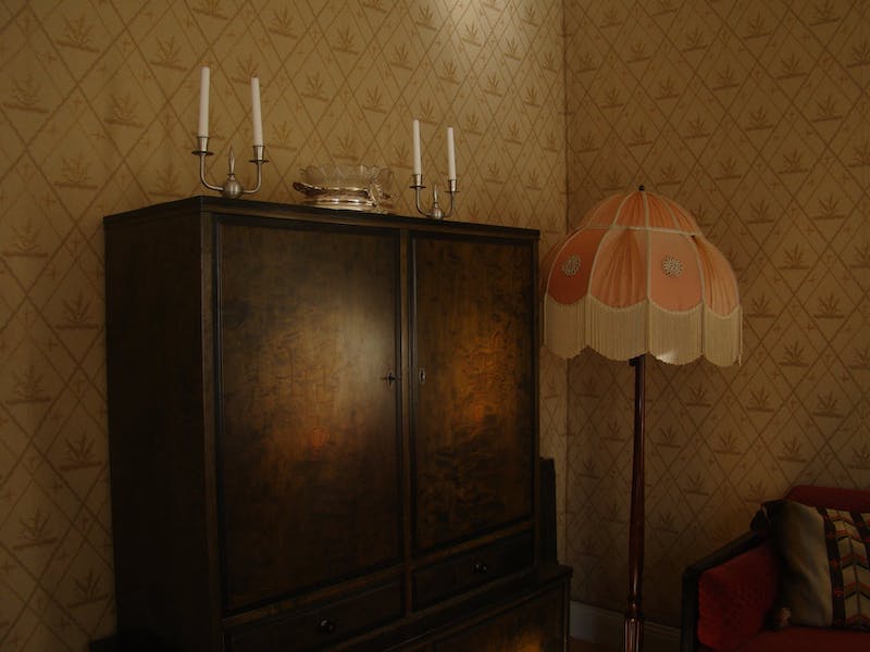 ClioMakeUp-usi-alternativi-olio-oliva-16-armadio-legno.jpg