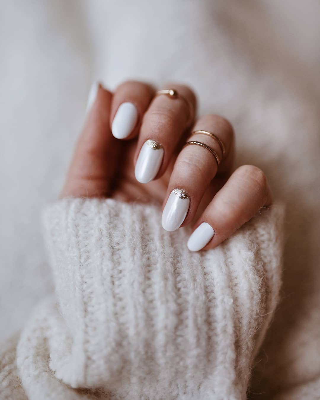Cliomakeup-unghie-white-winter-nails-16-oro