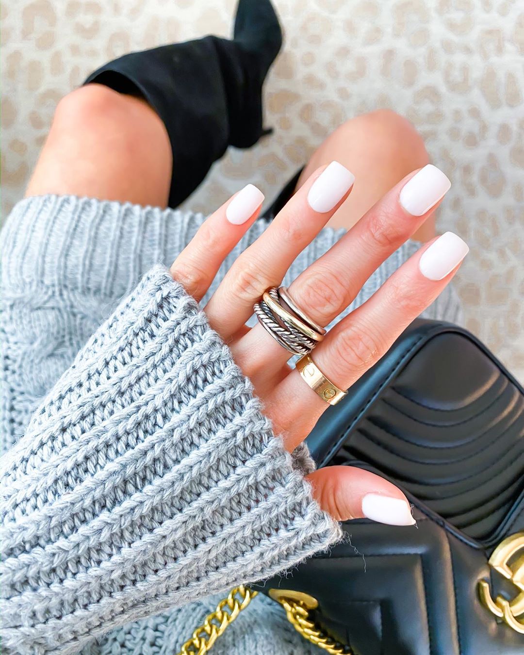 Cliomakeup-unghie-white-winter-nails-4-total-white-carnagione-chiara