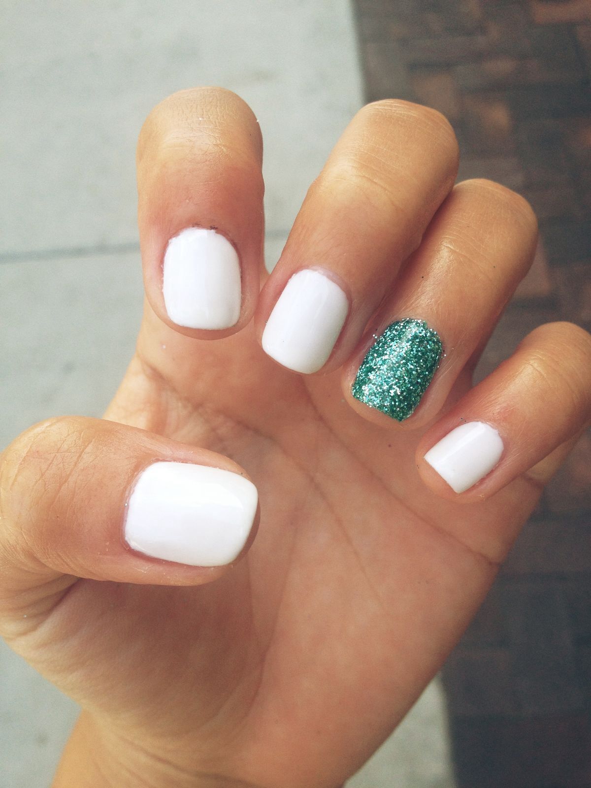 Cliomakeup-unghie-white-winter-nails-9-bianco-tiffany