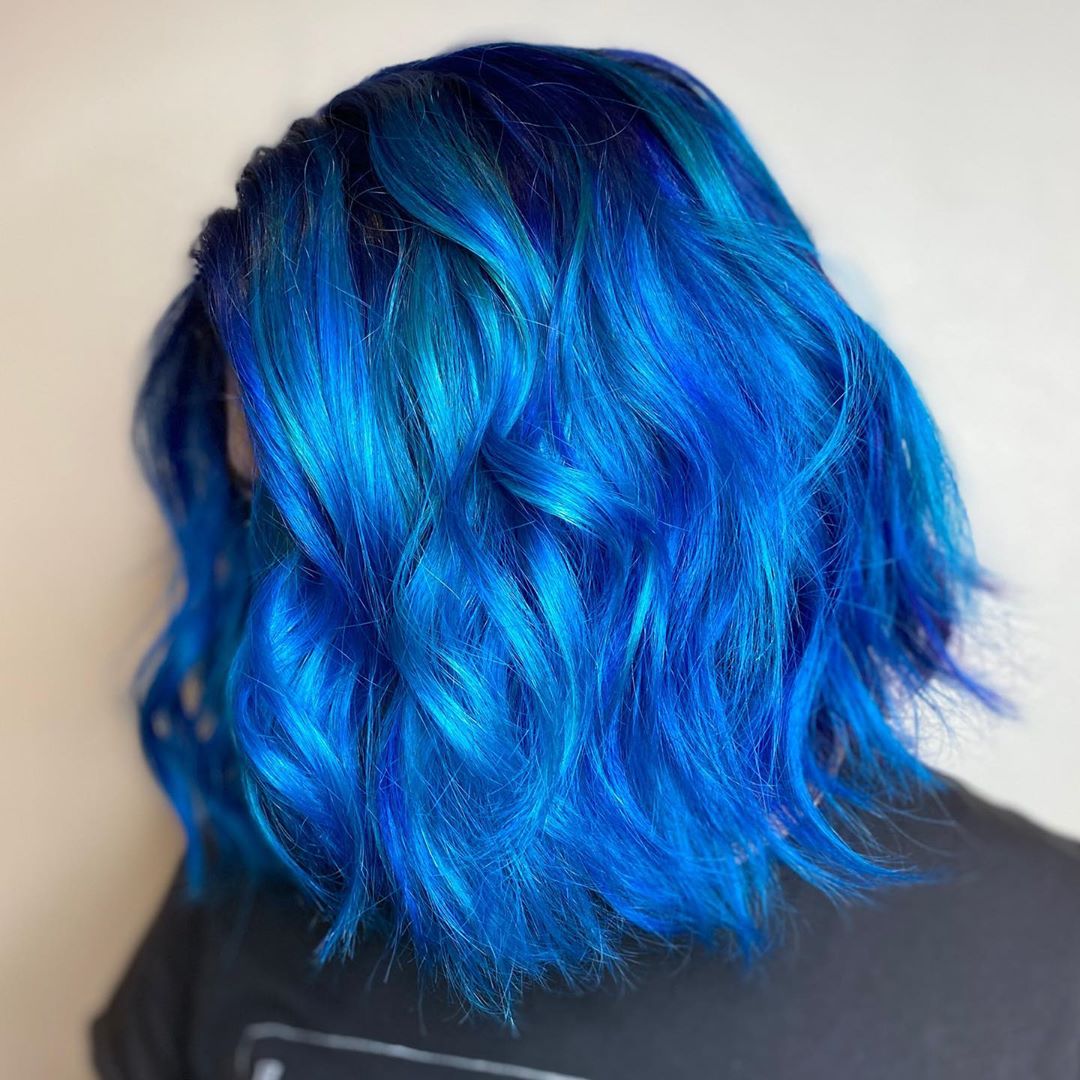 cliomakeup-capelli-classic-blue-2020-2-mossi
