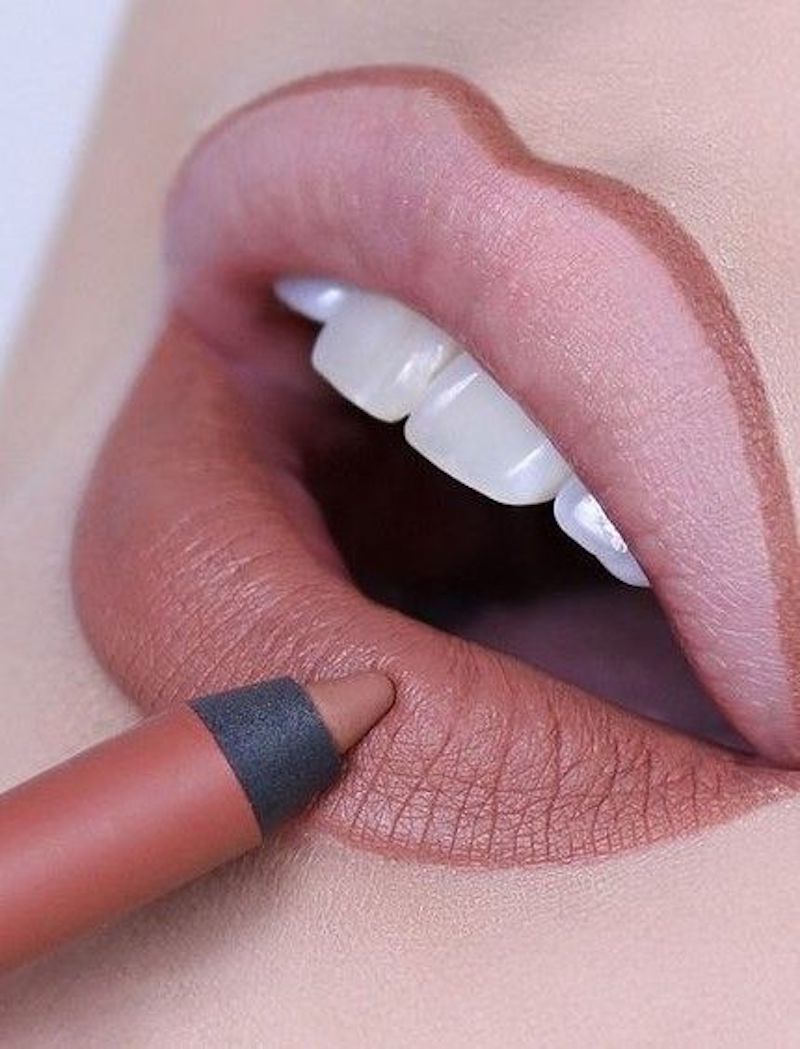 ClioMakeUp-come-evitare-rossetto-denti-11-matita-labbra.jpg