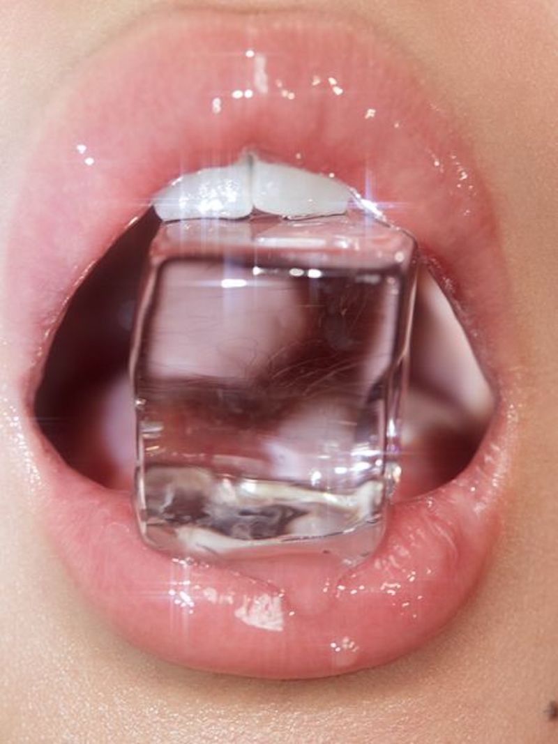 ClioMakeUp-come-evitare-rossetto-denti-14-gloss-labbra.jpg