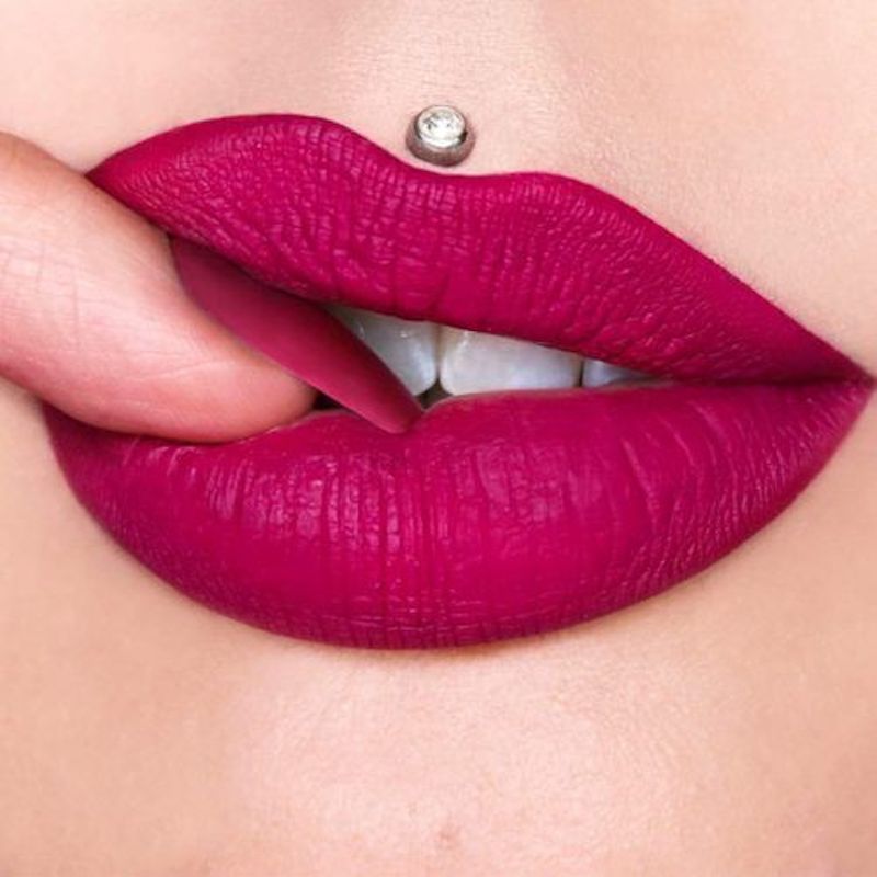 ClioMakeUp-come-evitare-rossetto-denti-7-liquido.jpg