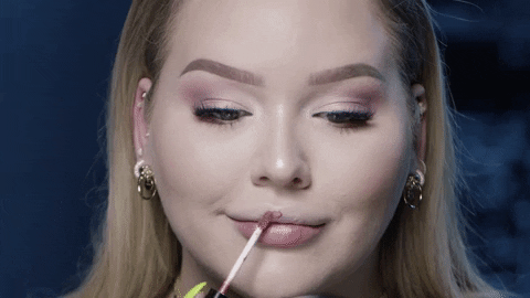 ClioMakeUp-come-evitare-rossetto-denti-9-applicazione-rossetto.gif