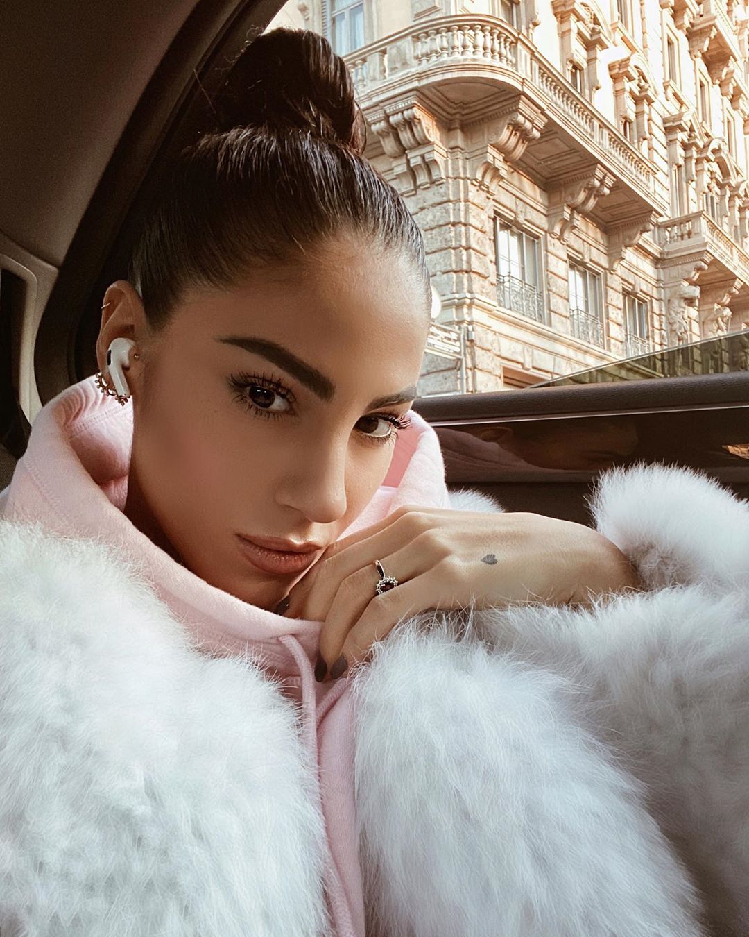 Cliomakeup-felpe-donna-18-giulia-de-lellis