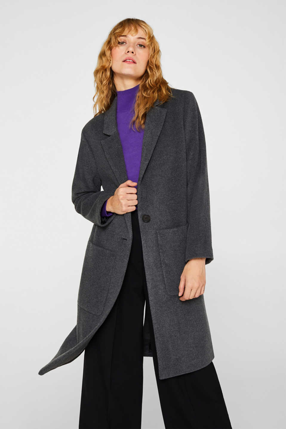 Cliomakeup-margot-robbie-look-19-esprit-cappotto-oversize