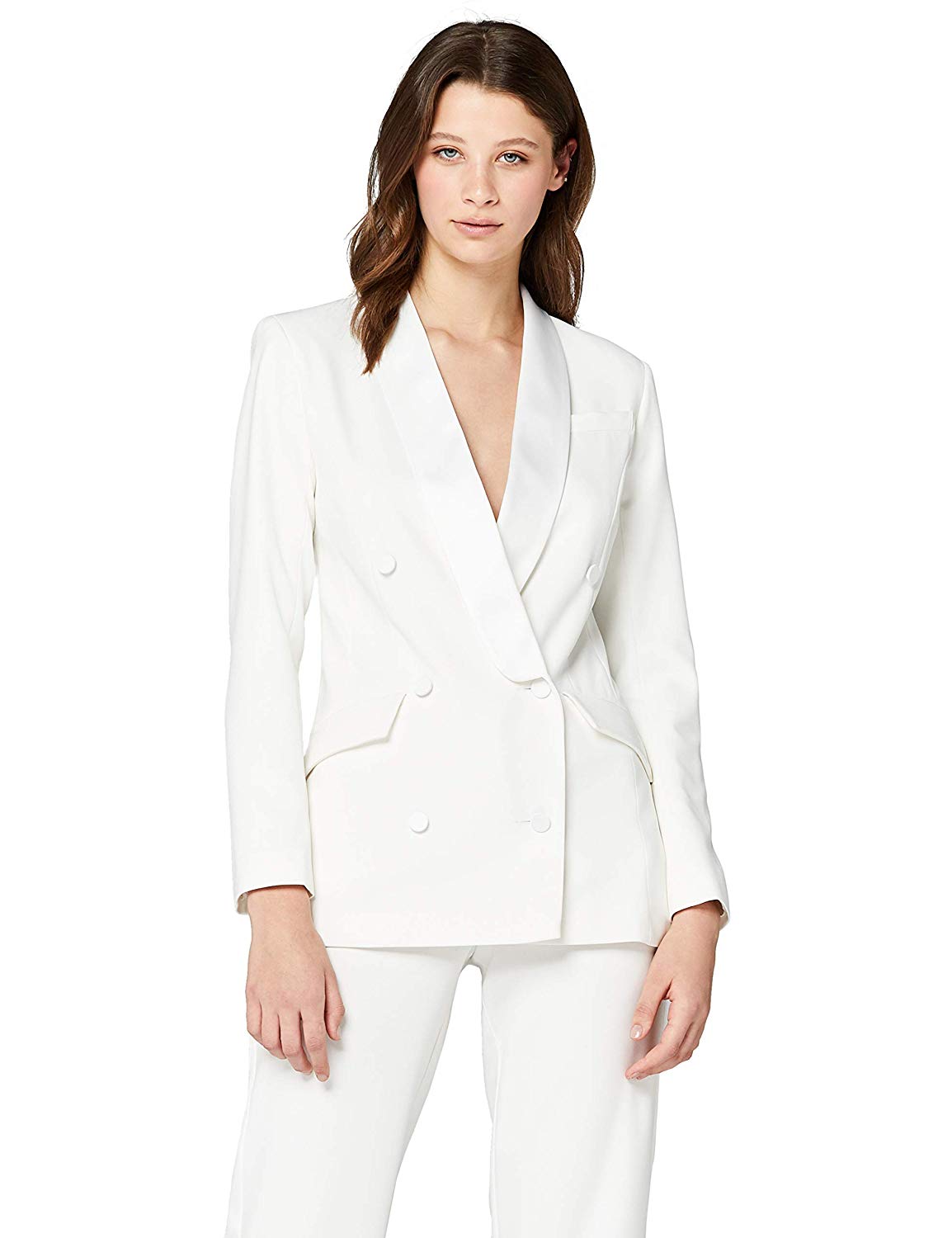 Cliomakeup-margot-robbie-look-20-blazer-bianco