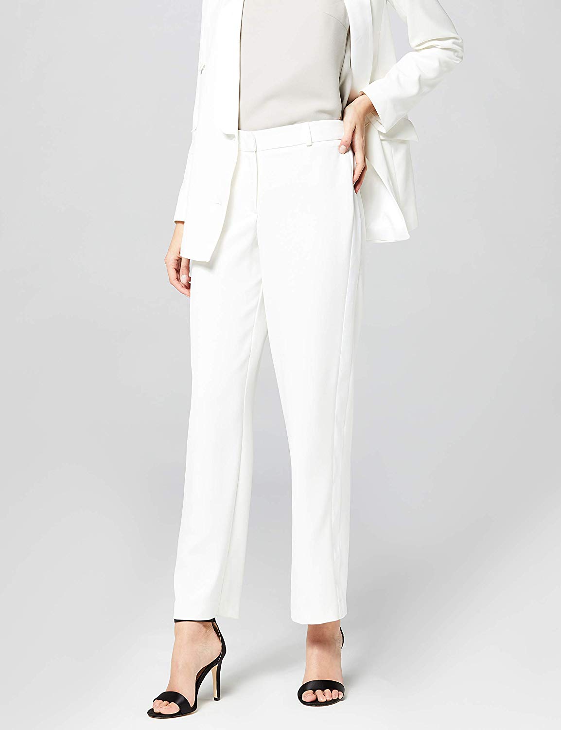 Cliomakeup-margot-robbie-look-21-pantaloni-bianchi