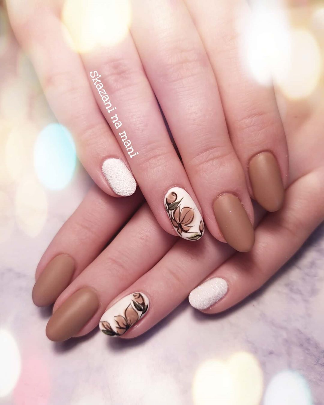 Cliomakeup-unghie-caramel-latte-12-skazaninamani