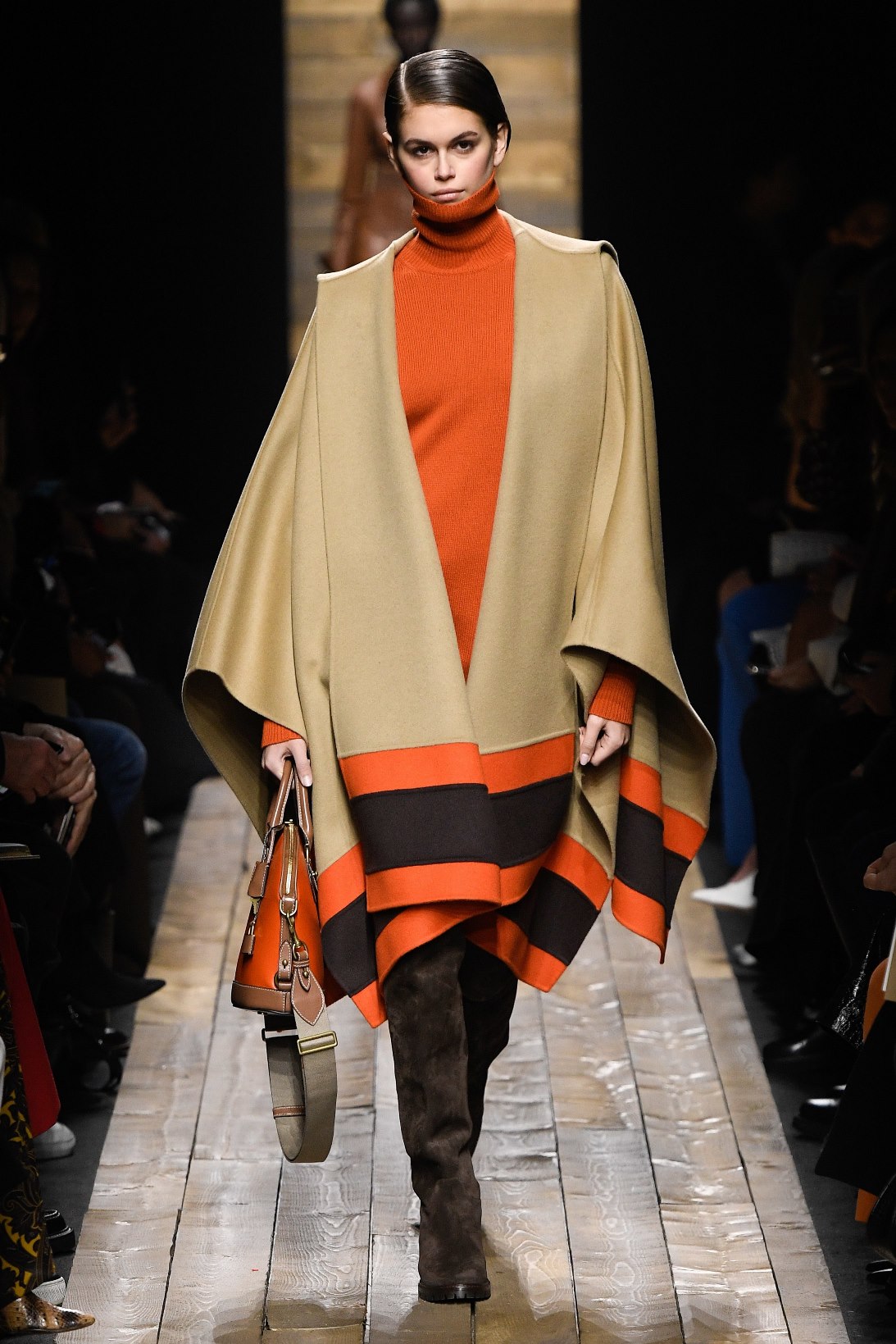 cliomakeup-pantone-colori-autunno-inverno-2020-2021-19-arancione-michaelkors