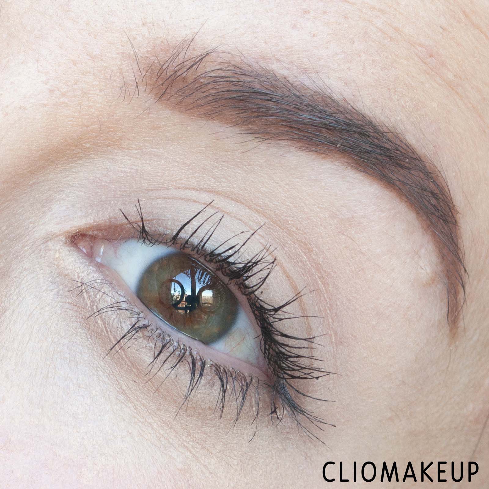 cliomakeup-recensione-mascara-fenty-beauty-full-frontal-volume-lift-e-curl-mascara-10
