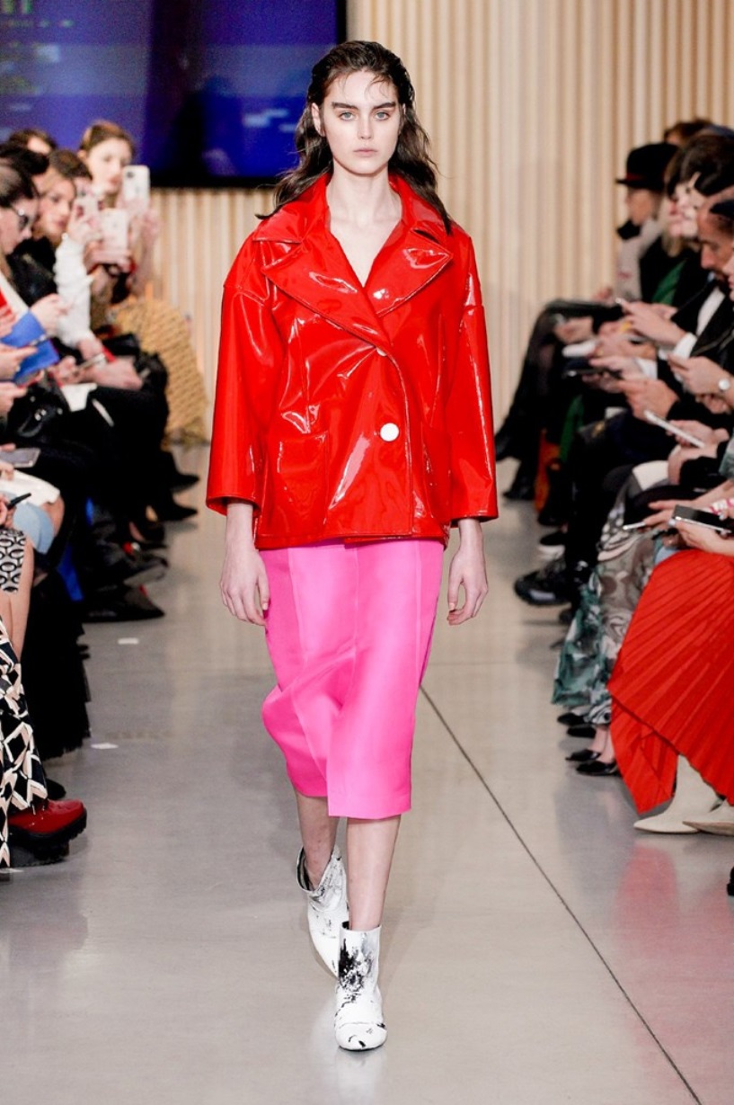 cliomakeup-tendenze-milano-fashion-week-febbraio-2020-3-giacca-vernice-calzolari