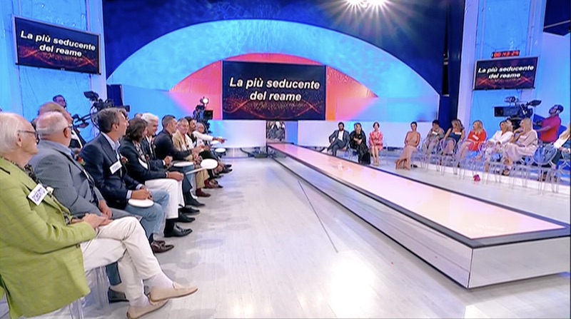 ClioMakeUp-uomini-donne-trono-over-18-sfilata.jpg