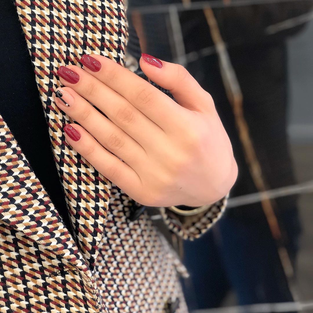 Cliomakeup-unghie-rosso-cherry-pie-16-denada_mariela_aesthetic_house