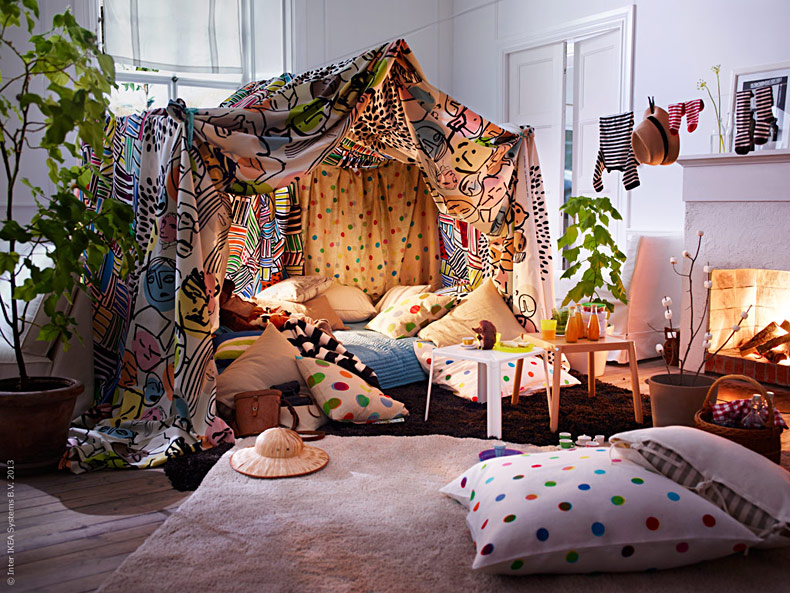 attività da fare a casa con i bambini: il fortino di coperte
