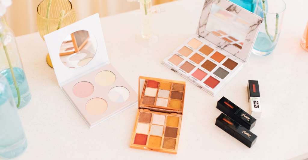 cliomakeup-come-pulire-trucchi-palette-1-copertina