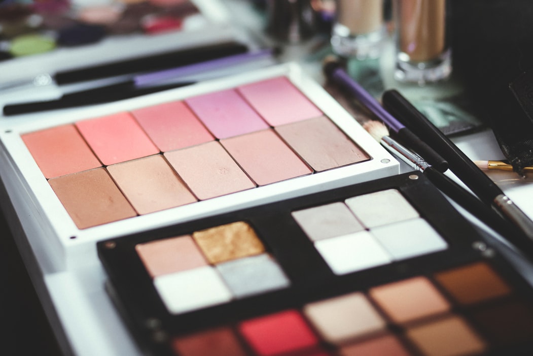 cliomakeup-come-pulire-trucchi-palette-10-cofanetti