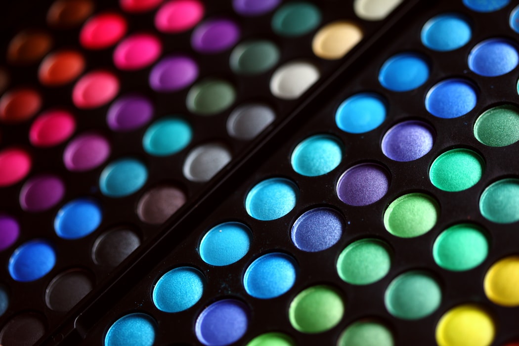 cliomakeup-come-pulire-trucchi-palette-6-ombretti