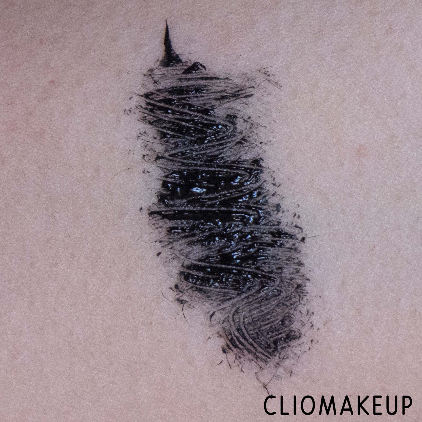 cliomakeup-recensione-mascara-essence-maximum-definition-waterproof-volume-mascara-6