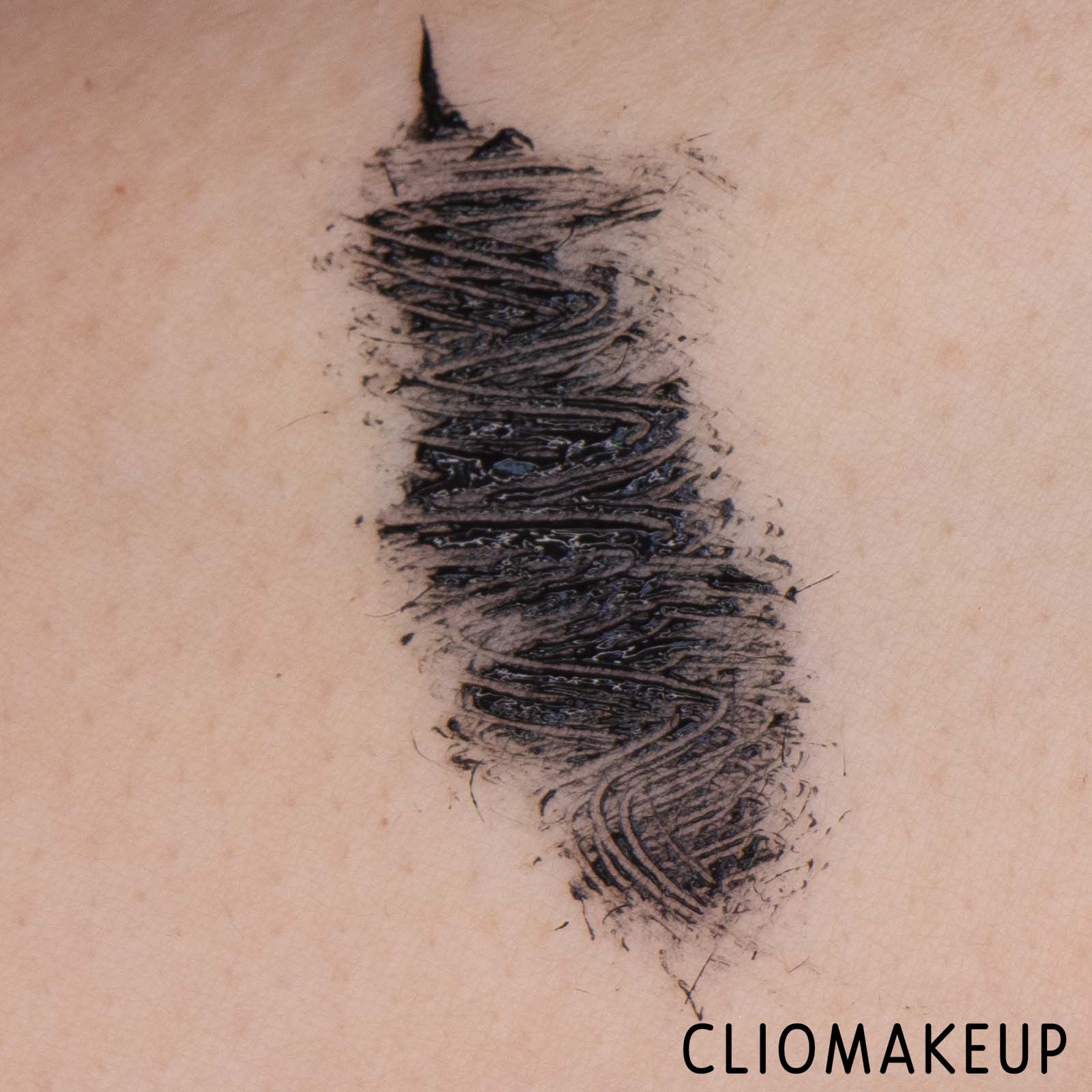 cliomakeup-recensione-mascara-essence-maximum-definition-waterproof-volume-mascara-7