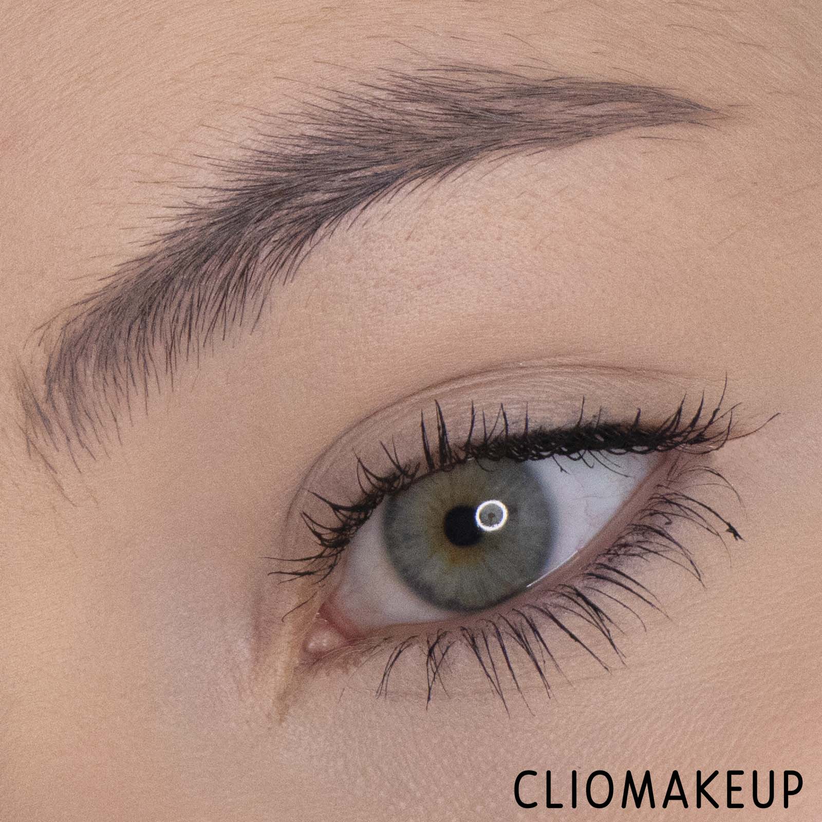 cliomakeup-recensione-mascara-kiko-darker-volume-e-colour-intensifier-mascara-11