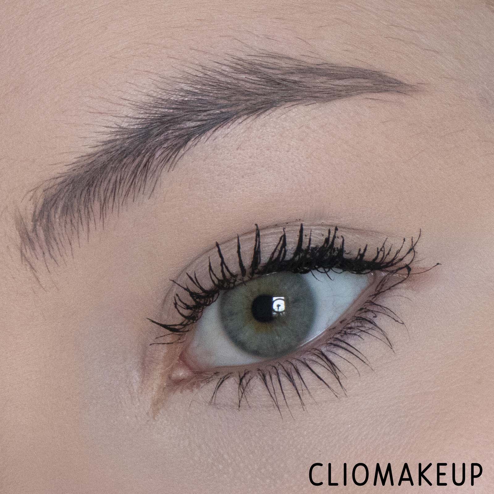 cliomakeup-recensione-mascara-kiko-darker-volume-e-colour-intensifier-mascara-12
