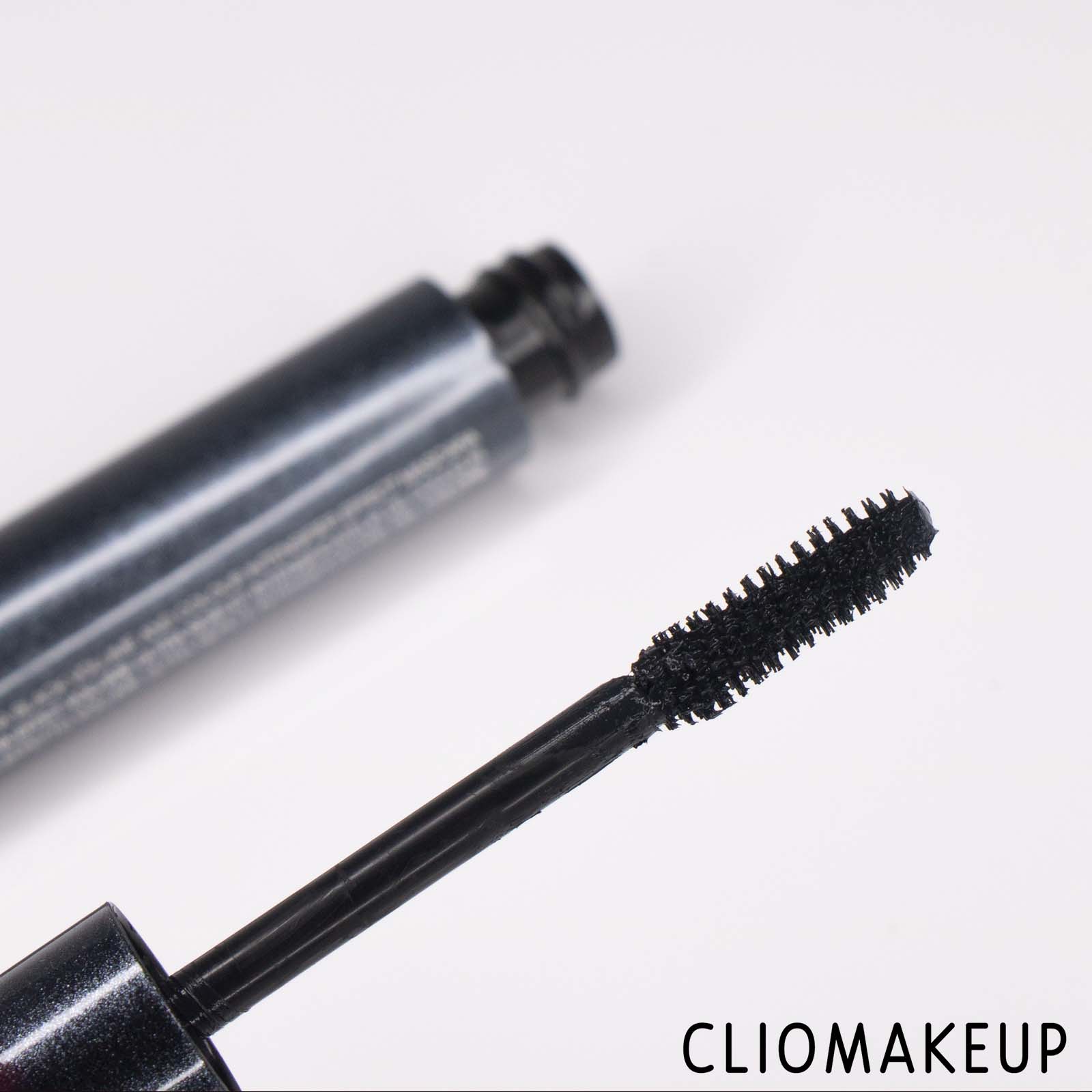 cliomakeup-recensione-mascara-kiko-darker-volume-e-colour-intensifier-mascara-5