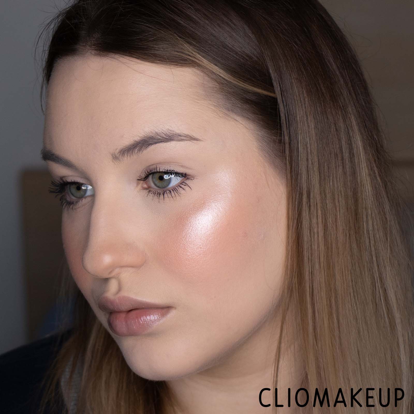 cliomakeup-recensione-palette-essence-choose-your-glow-highlighter-palette-11