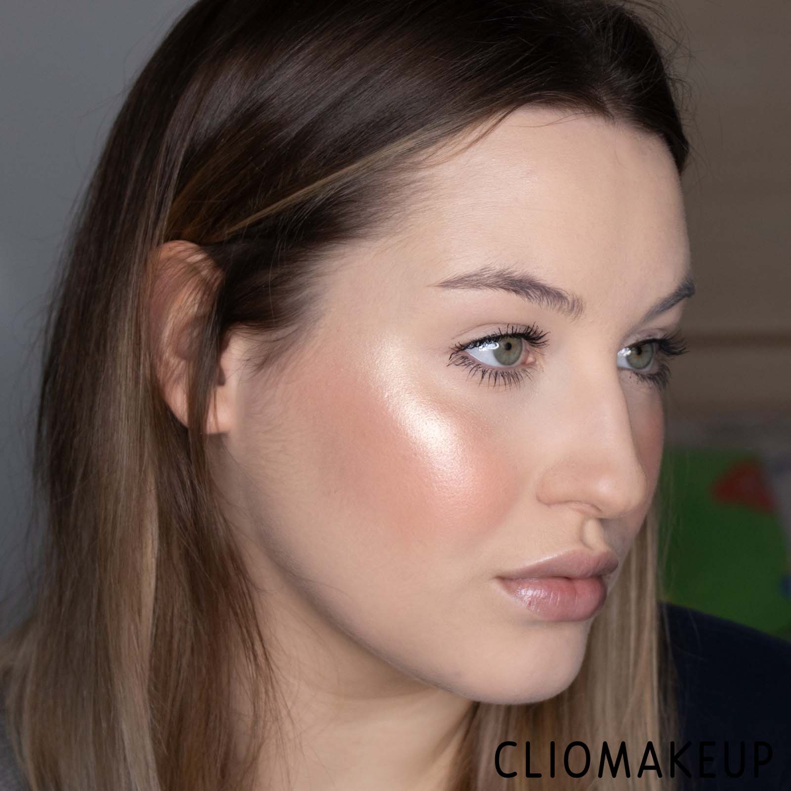 cliomakeup-recensione-palette-essence-choose-your-glow-highlighter-palette-13