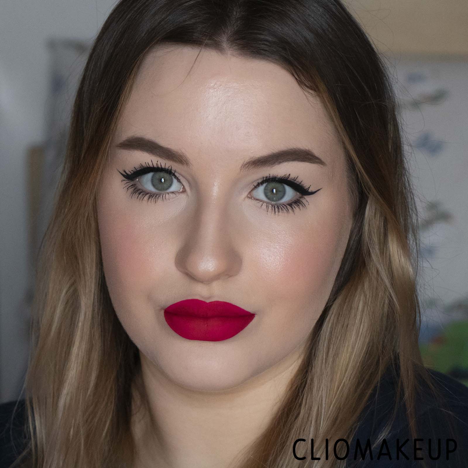 cliomakeup-recensione-rossetti-liquidi-essence-stay-8h-matte-liquid-lipstick-14
