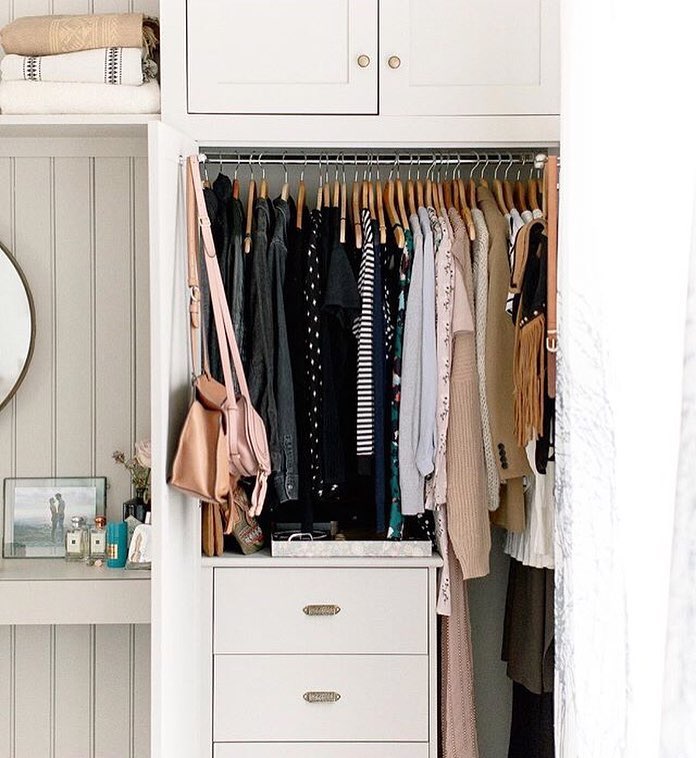 marie kondo: armadio organizzato secondo il metodo konmari