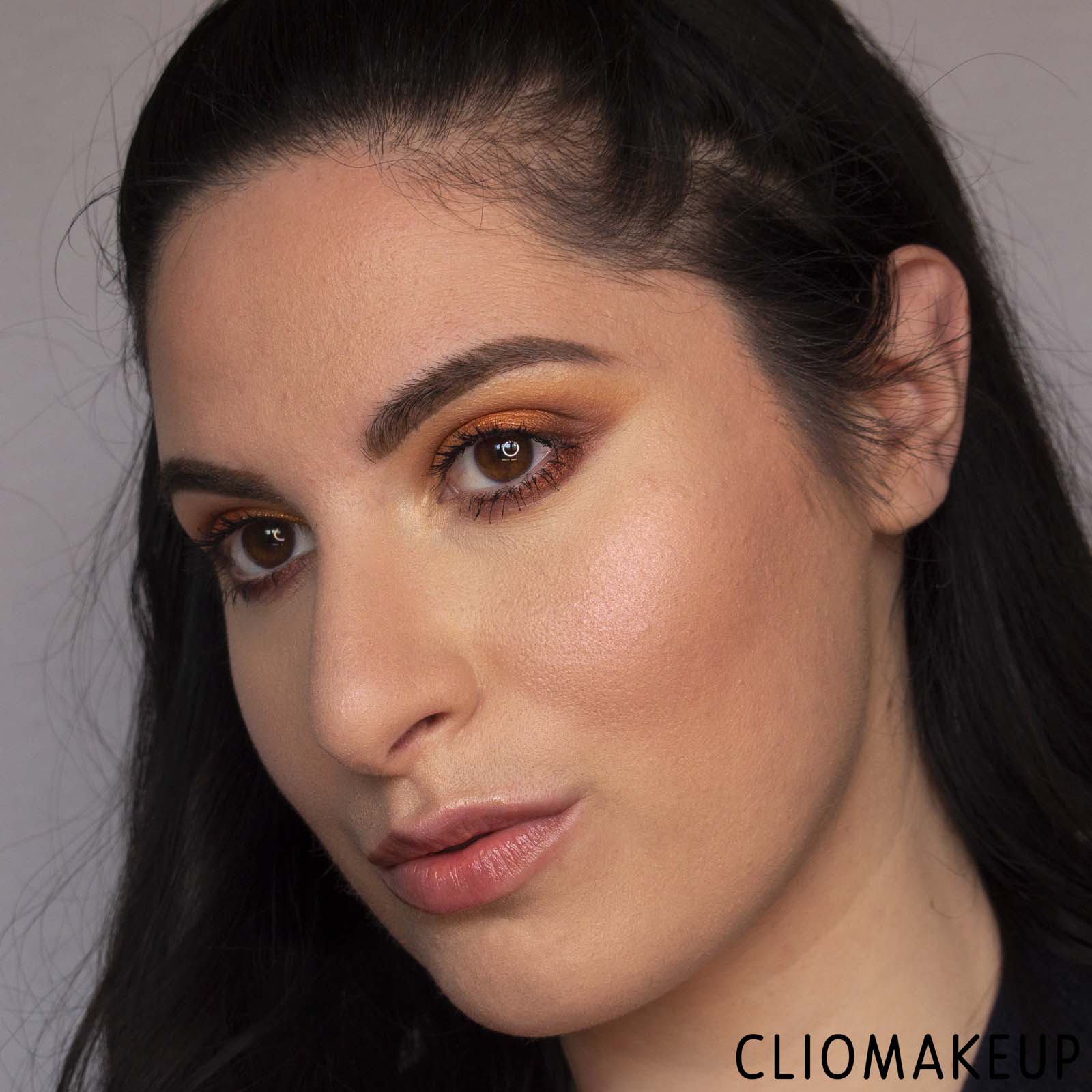 cliomakeup-recensione-illuminante-essence-bloom-baby-bloom-baked-highlighter-11