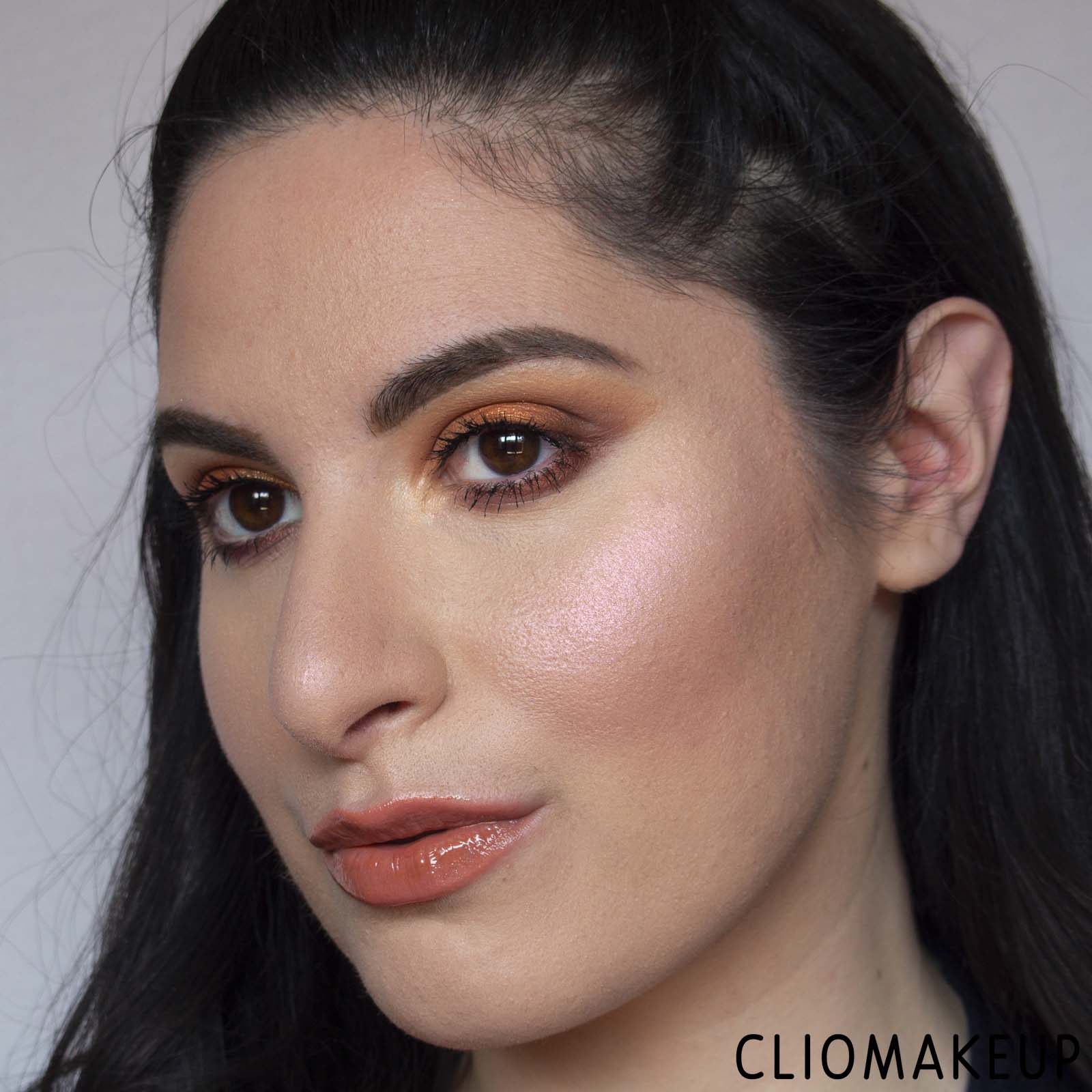 cliomakeup-recensione-illuminante-essence-bloom-baby-bloom-baked-highlighter-12