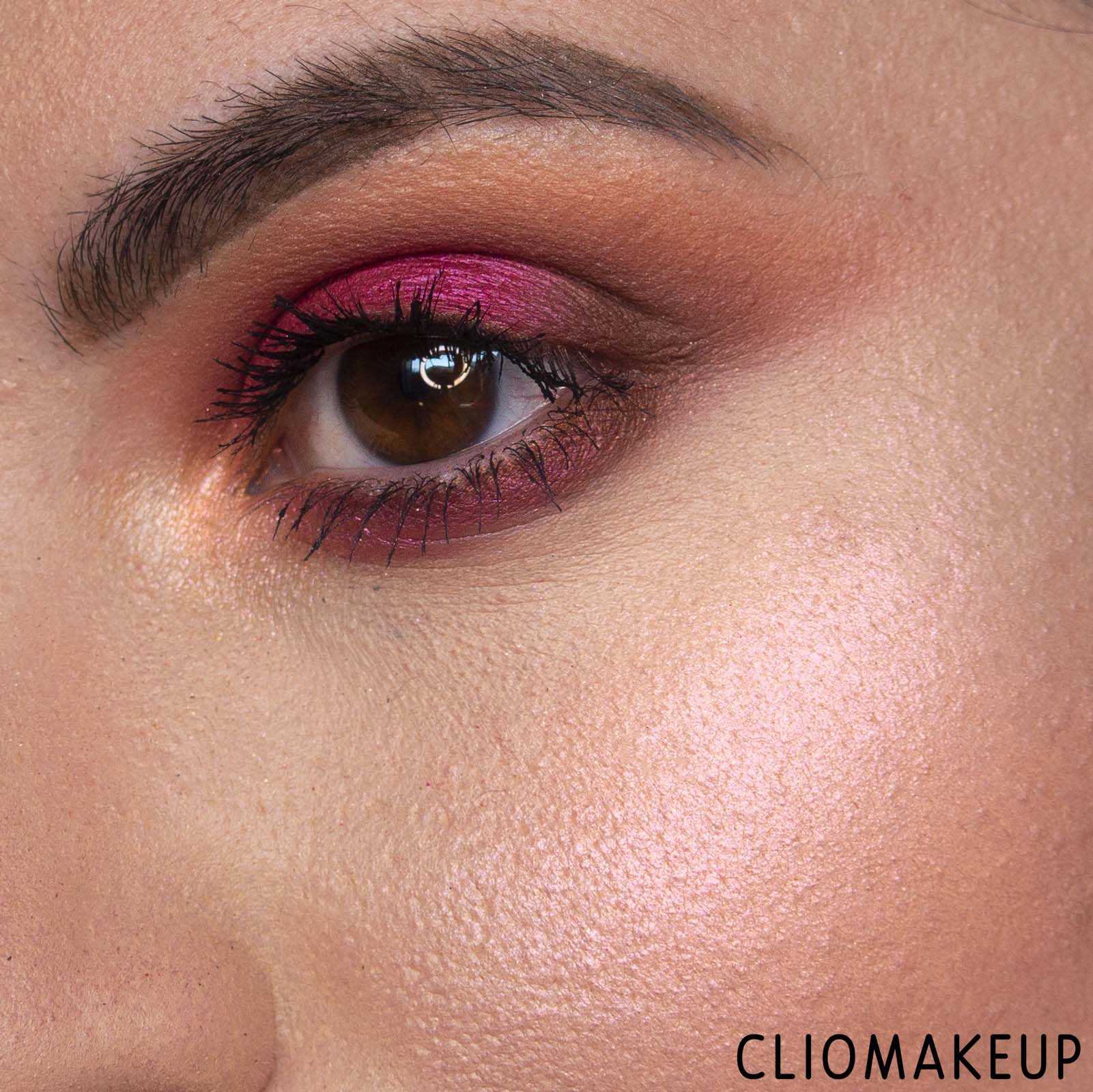 cliomakeup-recensione-illuminante-essence-bloom-baby-bloom-baked-highlighter-15