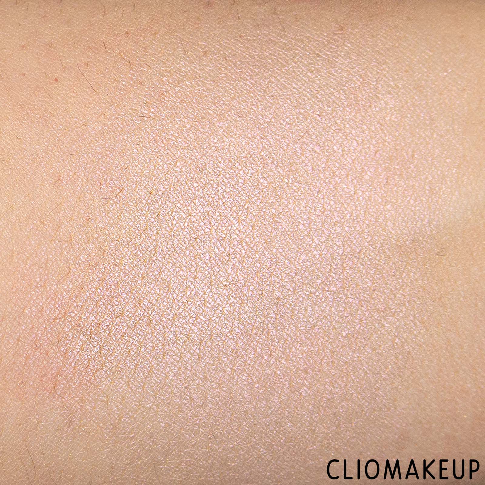 cliomakeup-recensione-illuminante-essence-bloom-baby-bloom-baked-highlighter-9