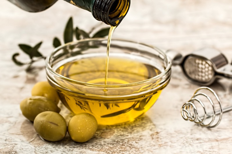 cliomakeup-scrub-viso-fatto-in-casa-7-olio-di-oliva