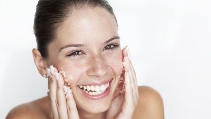 cliomakeup-scrub-viso-fatto-in-casa-9-amido