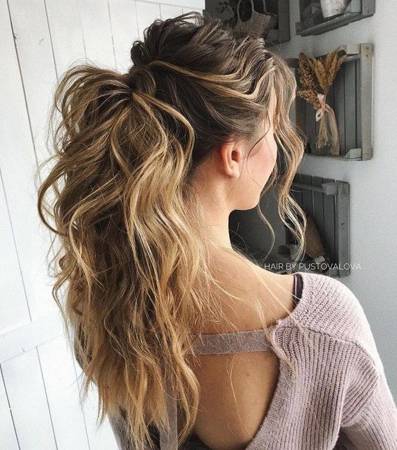 come pettinare i capelli con la mascherina: la coda alta