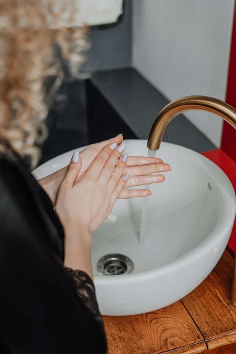 per avere mani morbide non lavarle con acqua troppo calda