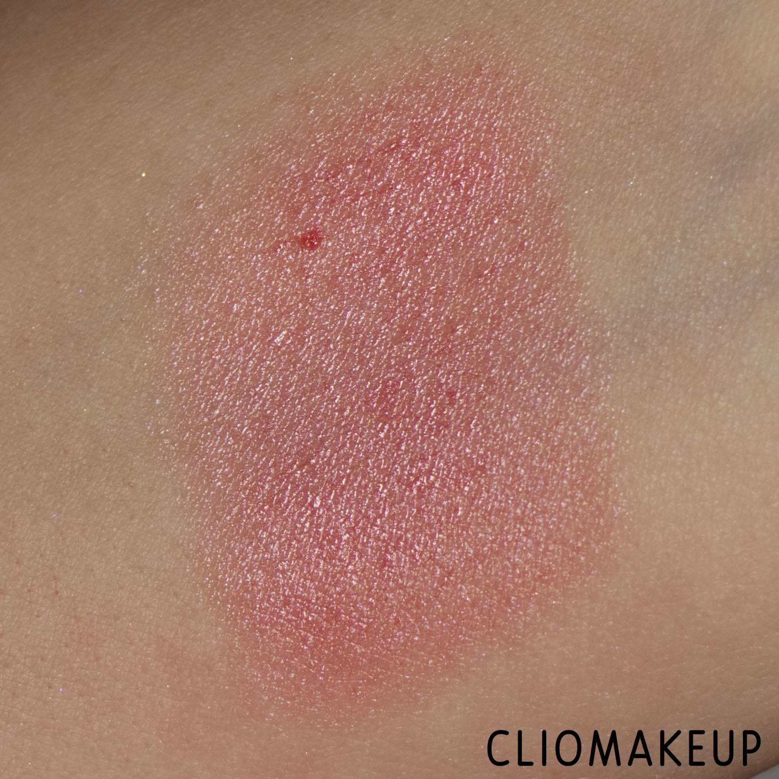 cliomakeup-recensione-balsamo-labbra-essence-fruit-kiss-caring-lip-balm-6