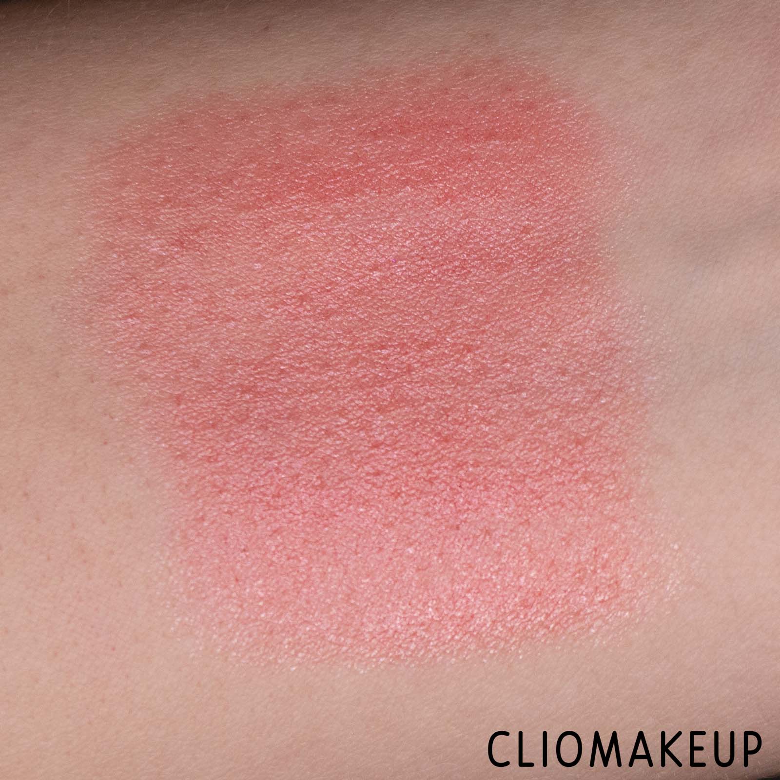 cliomakeup-recensione-balsamo-labbra-essence-fruit-kiss-caring-lip-balm-7