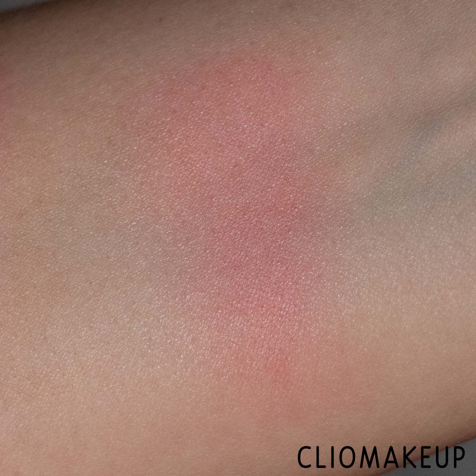 cliomakeup-recensione-blush-fenty-beauty-cheeks-out-freestyle-cream-blush-8