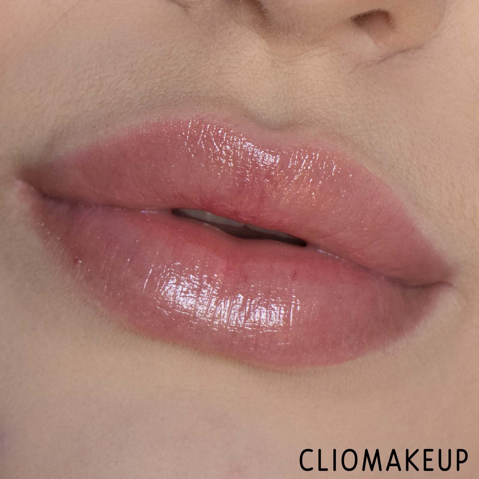 cliomakeup-recensione-gloss-mac-plenting-of-pout-plumping-lip-gloss-10