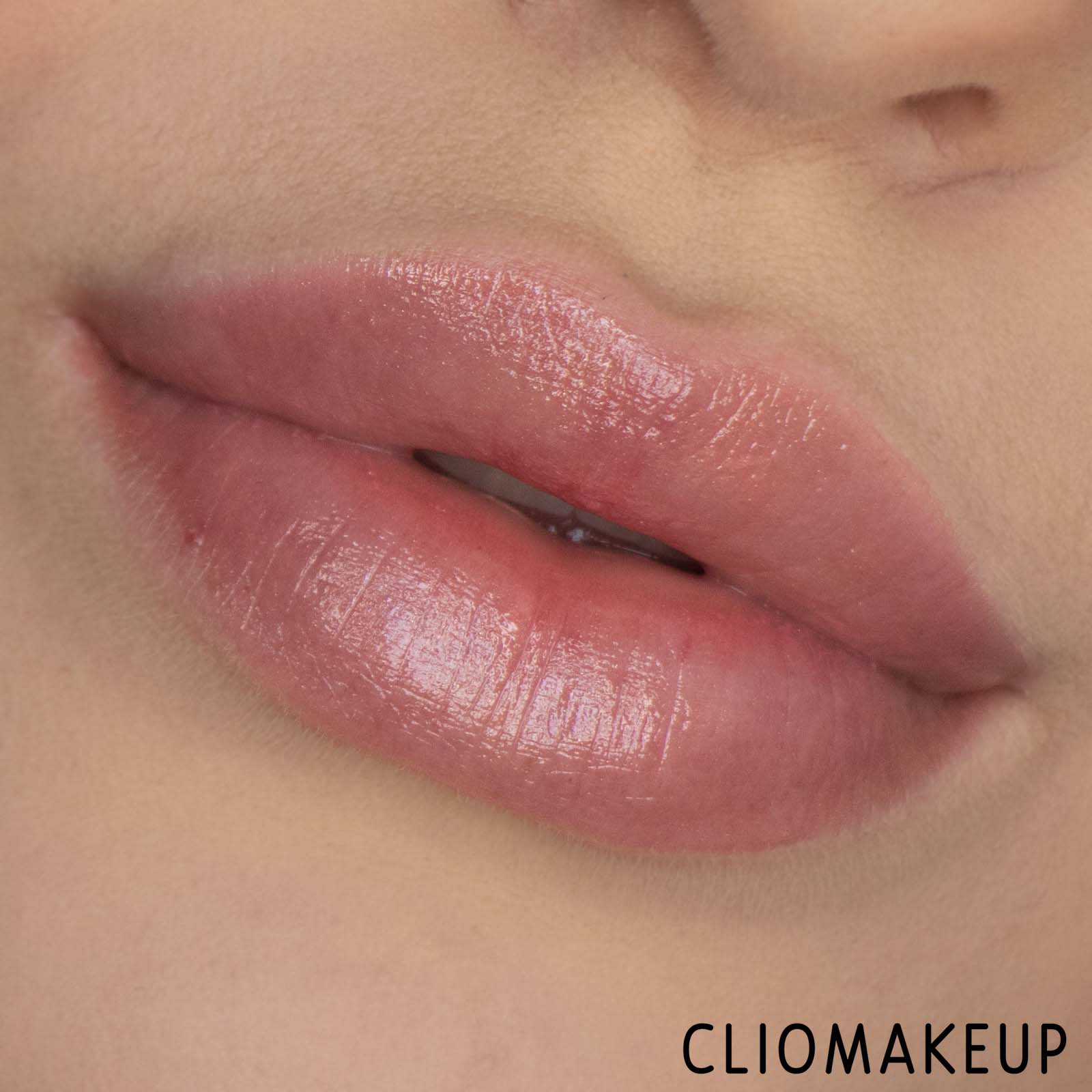 cliomakeup-recensione-gloss-mac-plenting-of-pout-plumping-lip-gloss-11