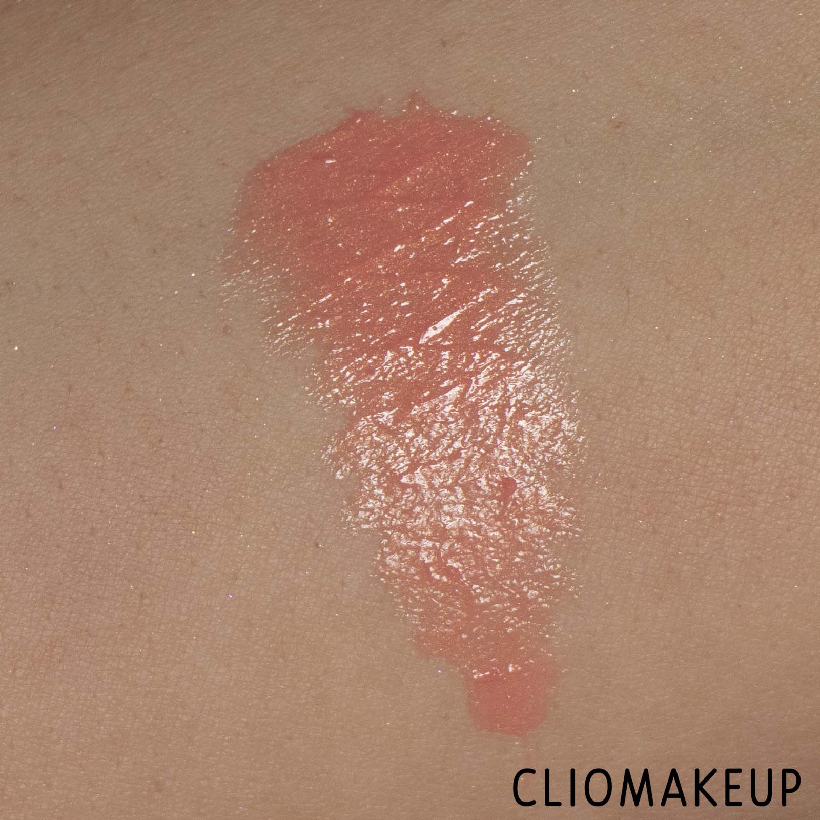 cliomakeup-recensione-gloss-mac-plenting-of-pout-plumping-lip-gloss-6
