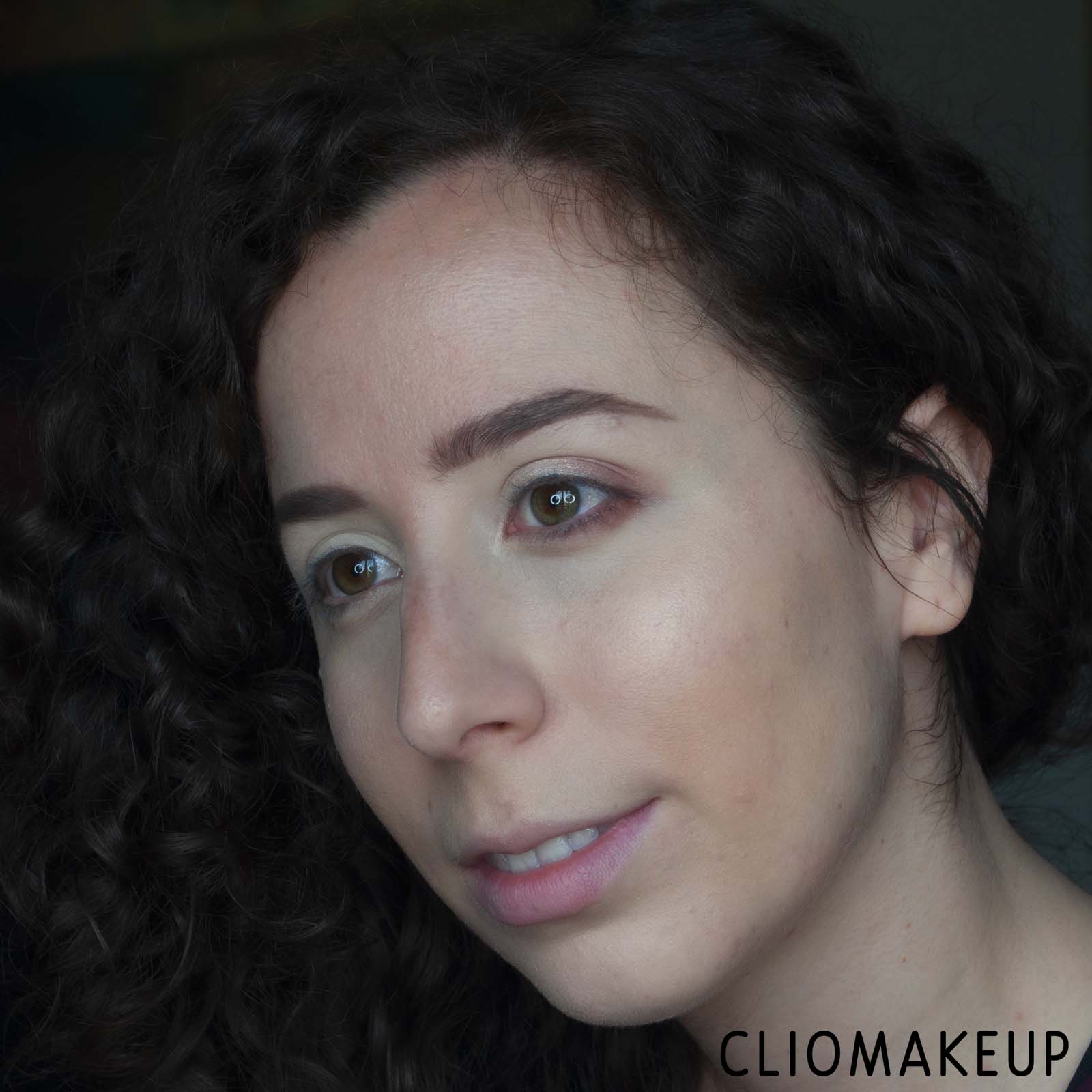 cliomakeup-recensione-illuminante-nyx-high-glass-illuminating-powder-11