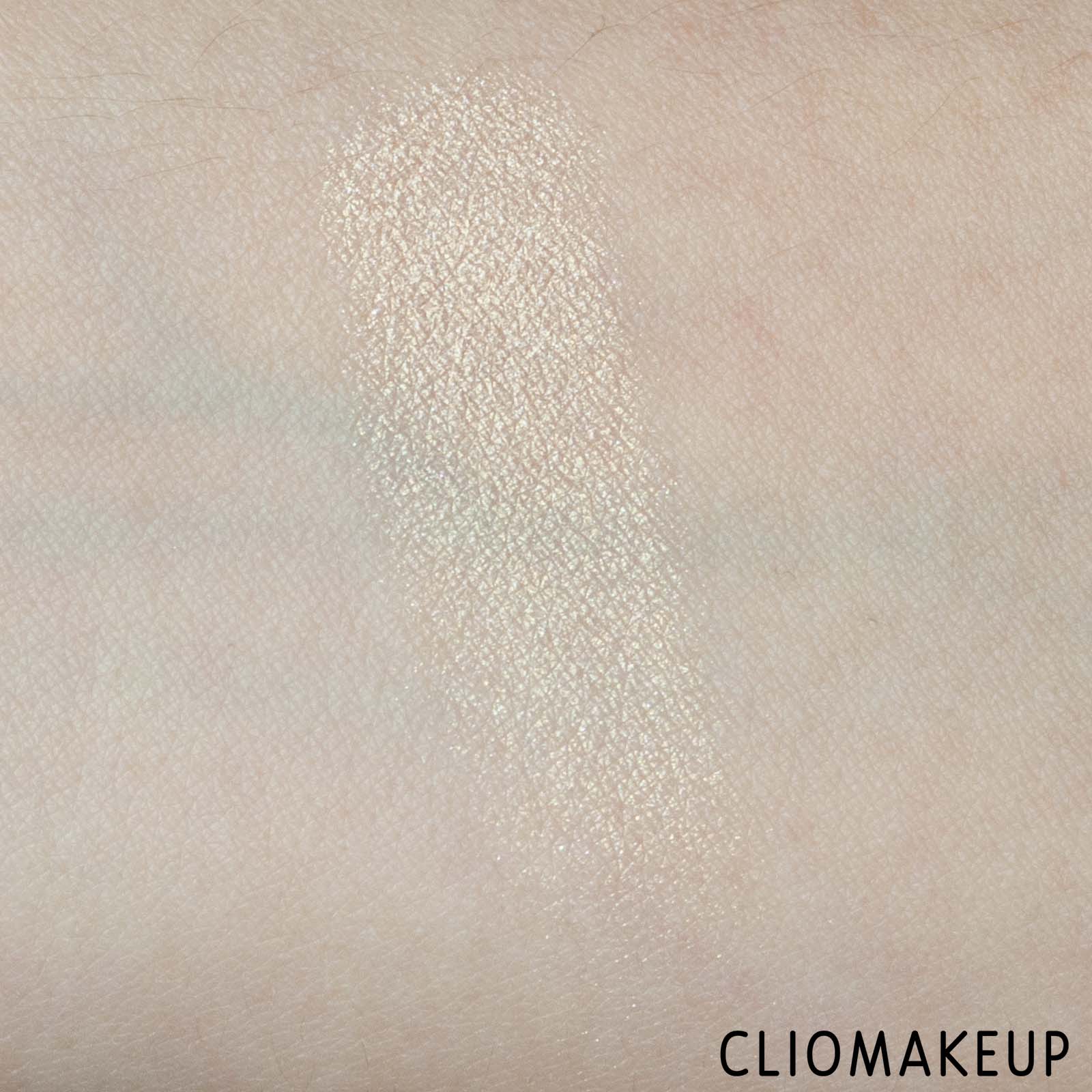 cliomakeup-recensione-illuminante-nyx-high-glass-illuminating-powder-7