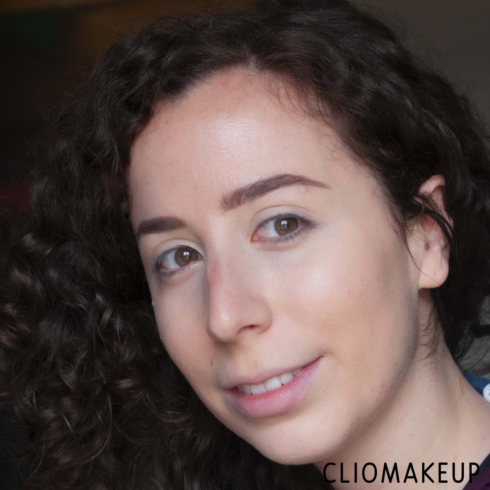 cliomakeup-recensione-illuminante-nyx-high-glass-illuminating-powder-8