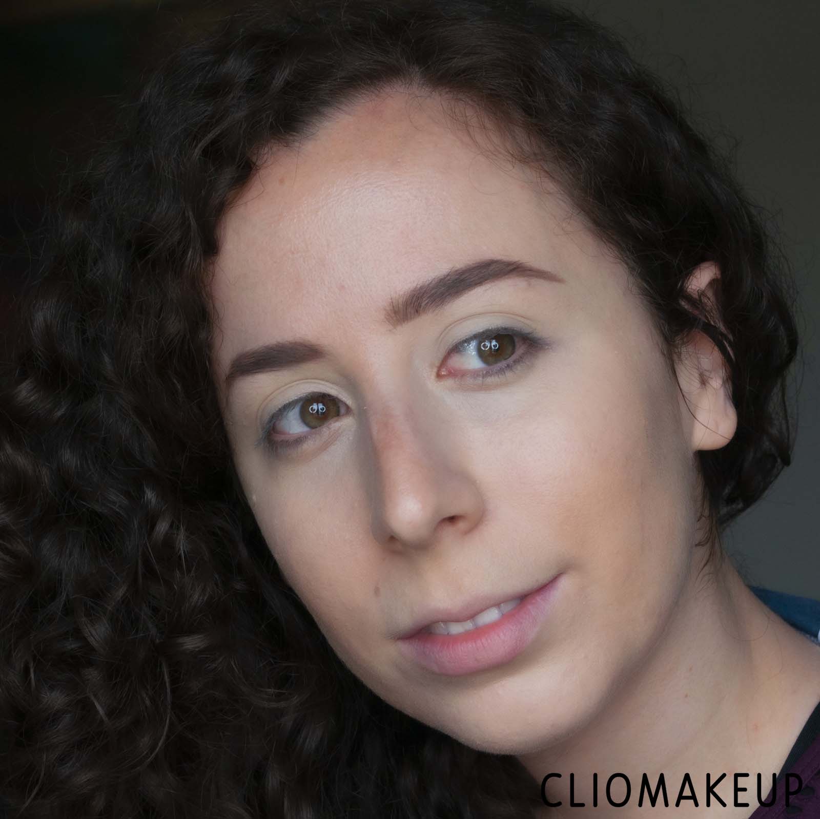 cliomakeup-recensione-illuminante-nyx-high-glass-illuminating-powder-9